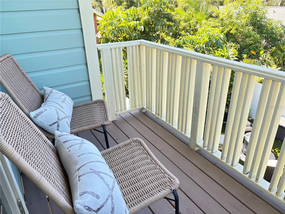 324 JULIA PLACE Sarasota, FL 34236