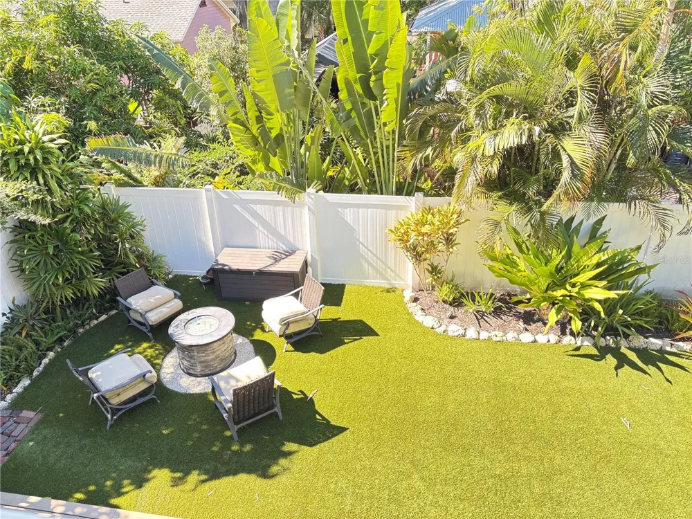 324 JULIA PLACE Sarasota, FL 34236
