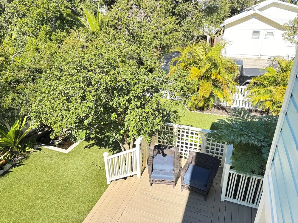 324 JULIA PLACE Sarasota, FL 34236