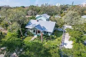 324 JULIA PLACE Sarasota, FL 34236