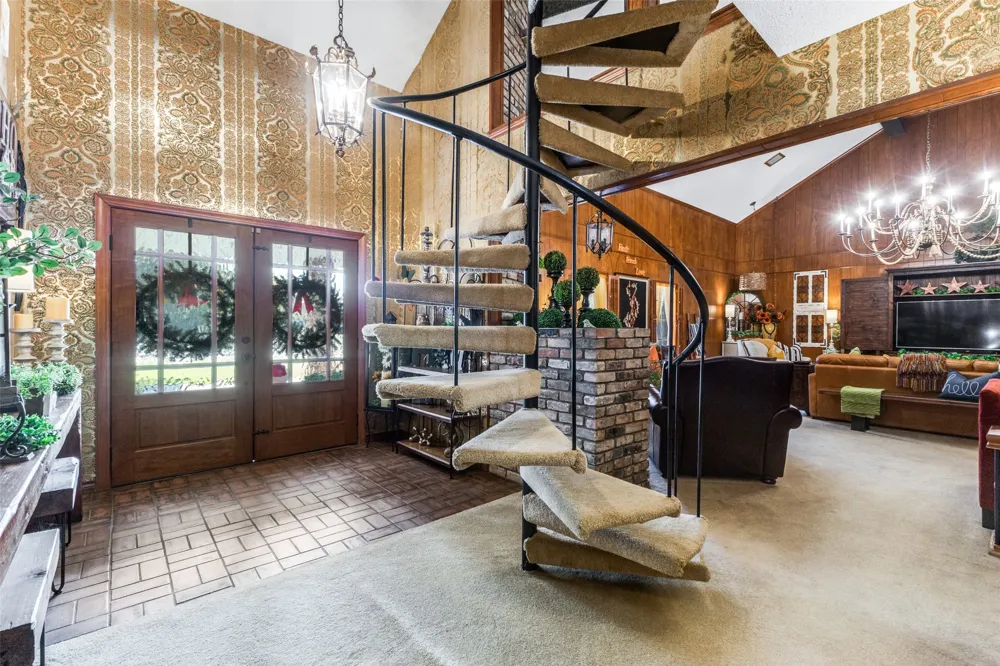 10615 Old Seagoville Road Dallas, TX 75217