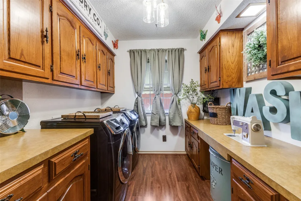 10615 Old Seagoville Road Dallas, TX 75217