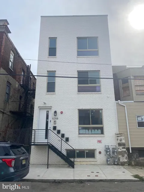 5208 CHANCELLOR STREET #3