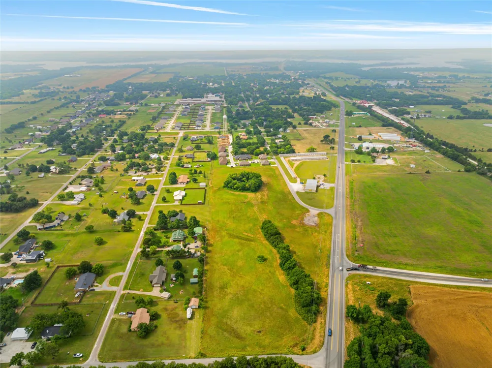 10 Ray Roberts Parkway Tioga, TX 76271