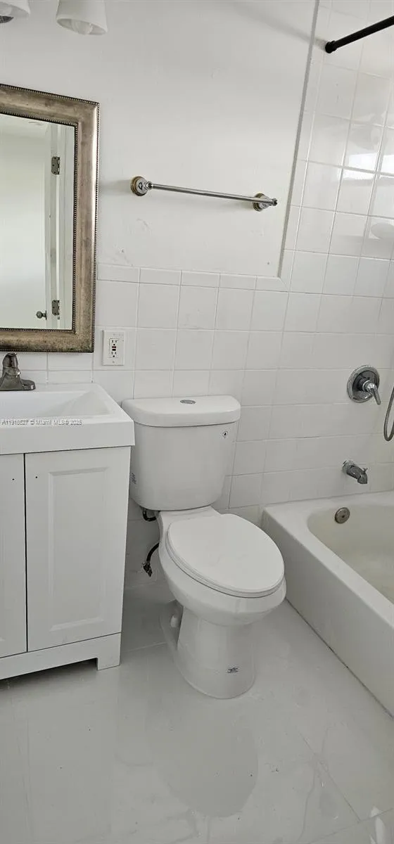 9375 SW 40th Ter #203 Miami, FL 33165