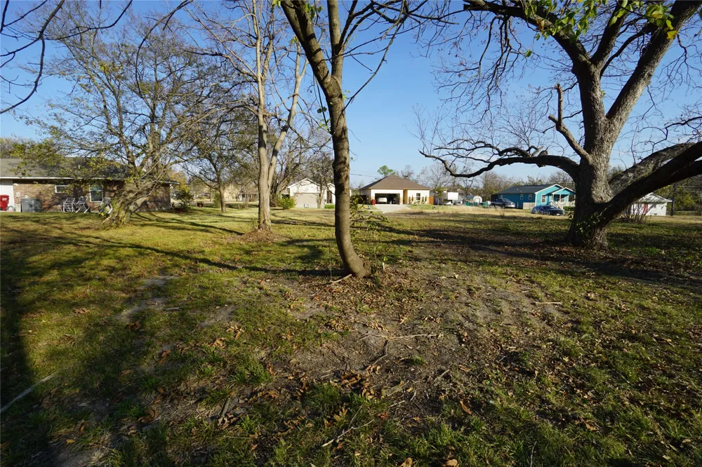 1227 Maple Street Bonham, TX 75418