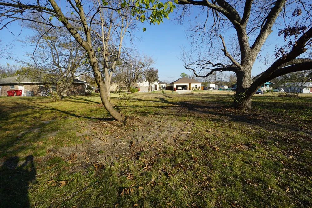 1227 Maple Street Bonham, TX 75418