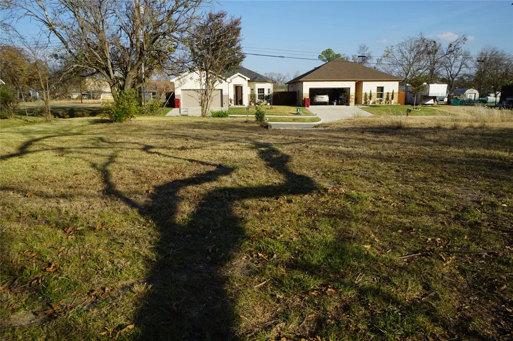 1227 Maple Street Bonham, TX 75418