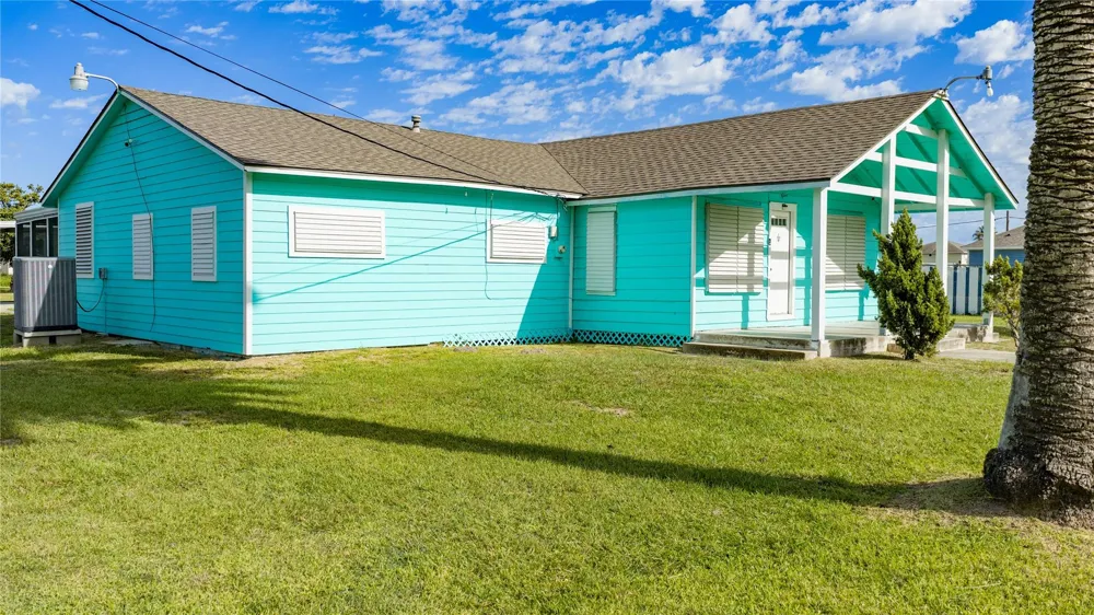312 W Jefferson Avenue Port O Connor, TX 77982