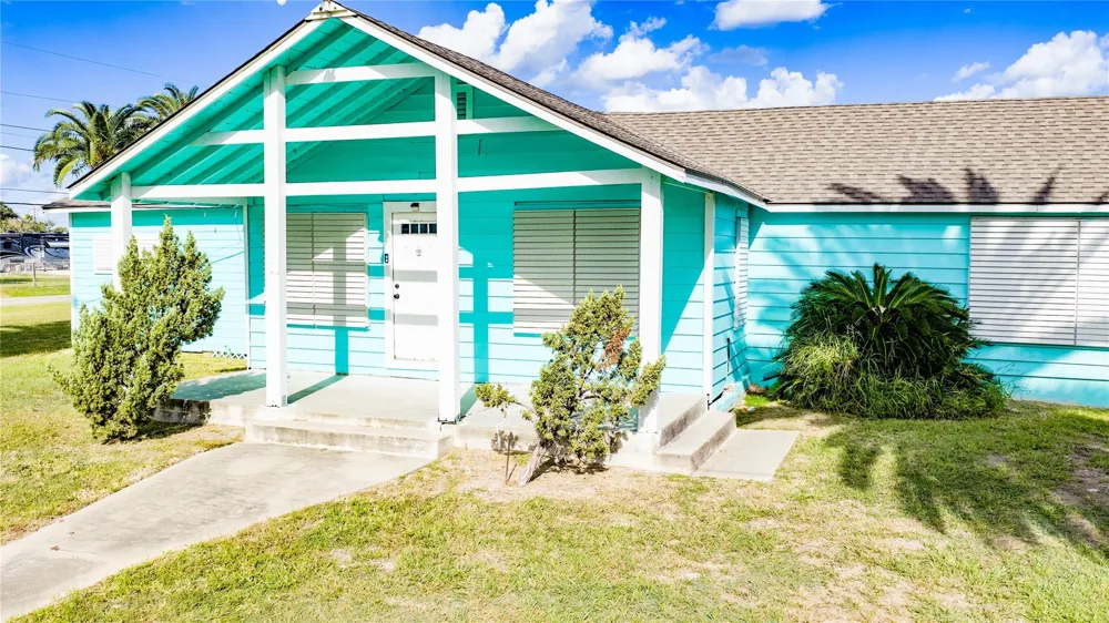 312 W Jefferson Avenue Port O Connor, TX 77982