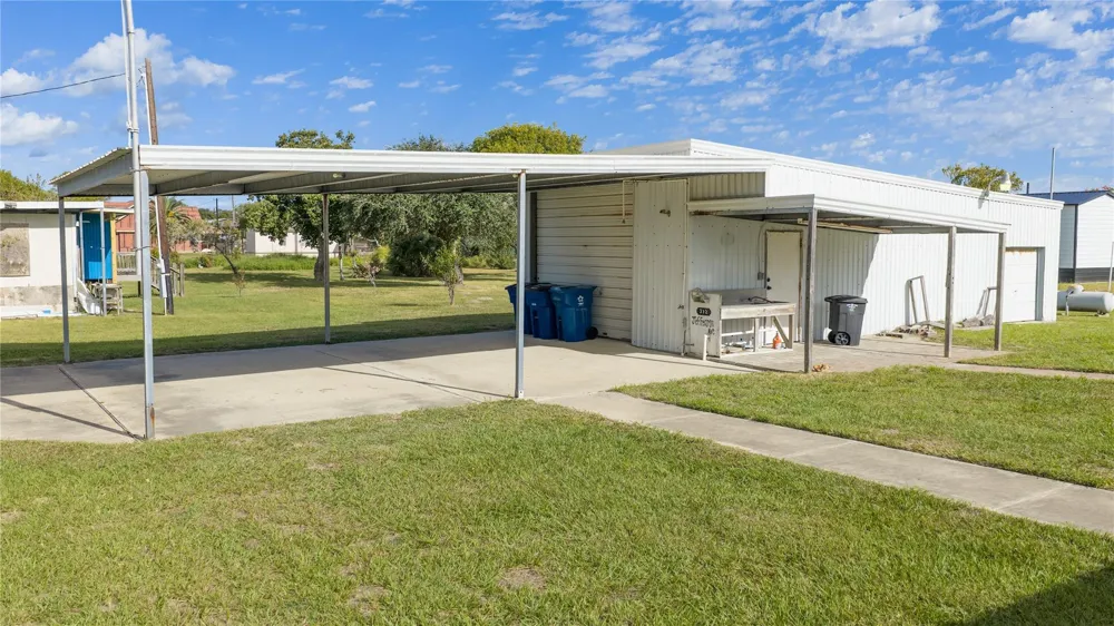 312 W Jefferson Avenue Port O Connor, TX 77982