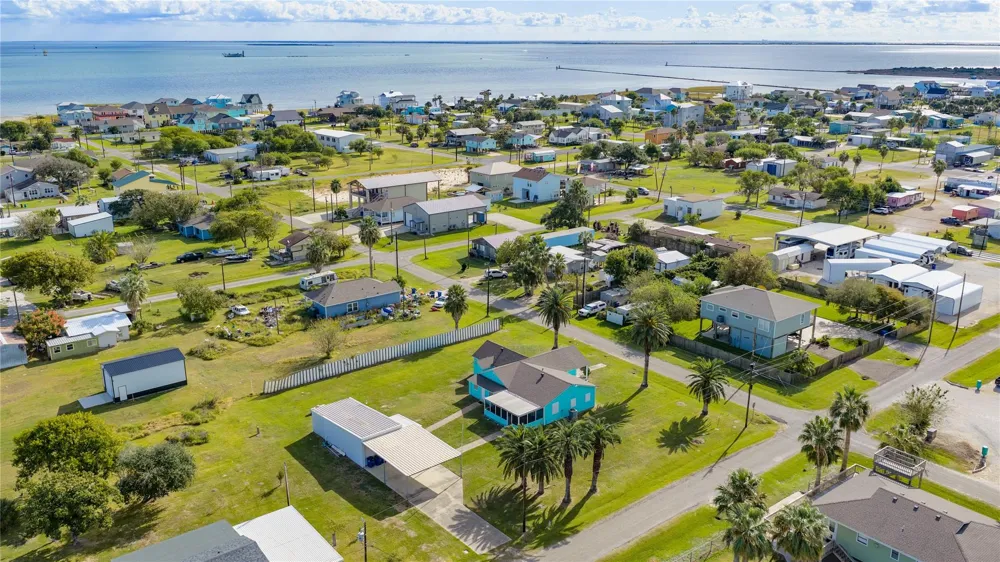 312 W Jefferson Avenue Port O Connor, TX 77982