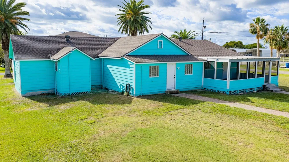 312 W Jefferson Avenue Port O Connor, TX 77982