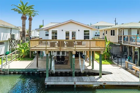 4421 Pelican Road