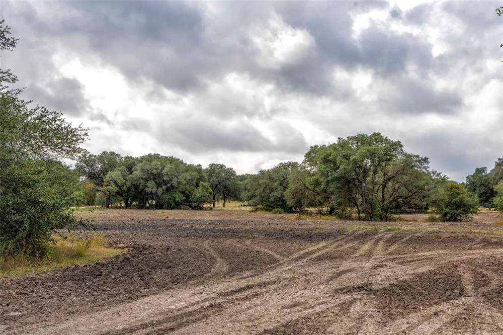 1250 Ladewig Lane Schulenburg, TX 78956