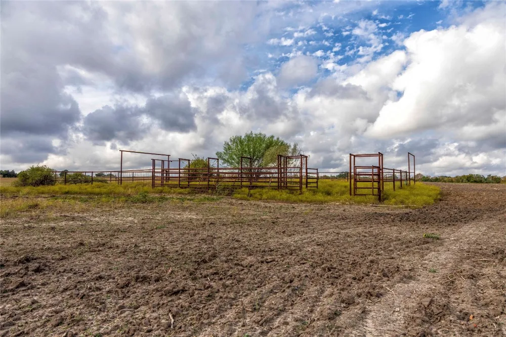 1250 Ladewig Lane Schulenburg, TX 78956