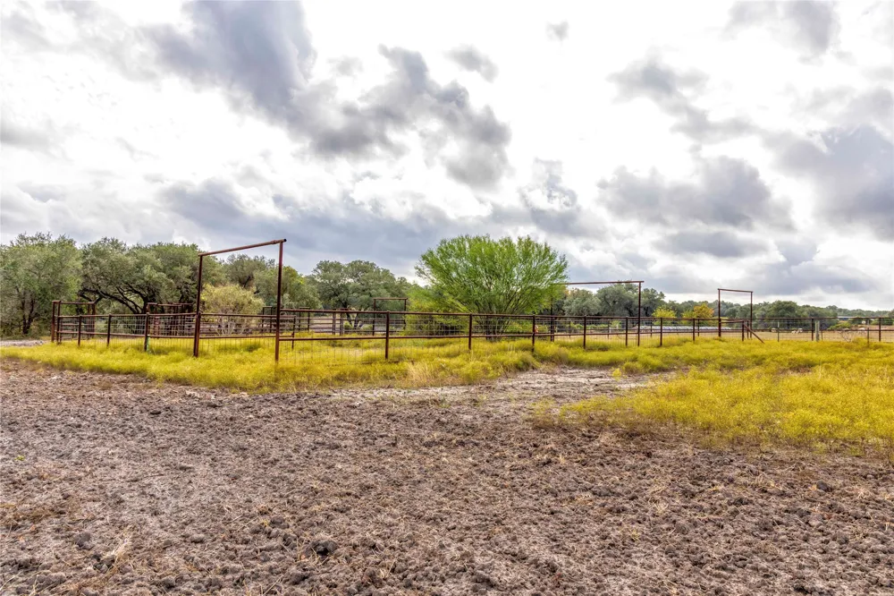 1250 Ladewig Lane Schulenburg, TX 78956