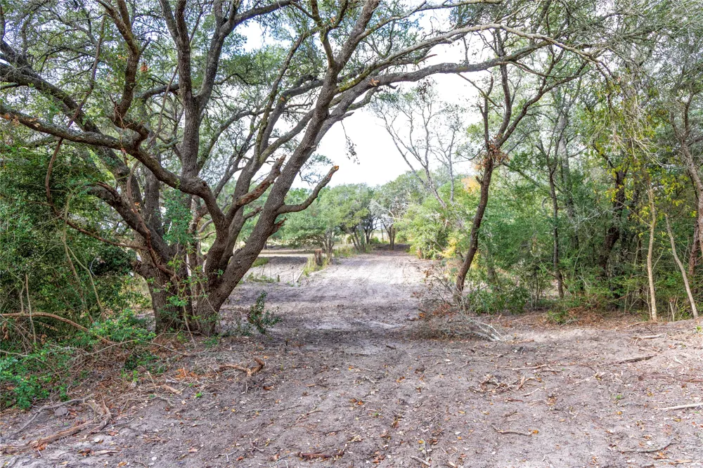 1250 Ladewig Lane Schulenburg, TX 78956