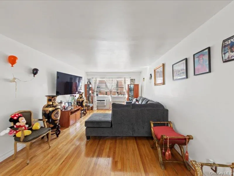 1910 S Pelham Parkway S #3G Bronx, NY 10461