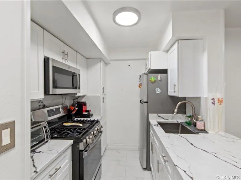 1910 S Pelham Parkway S #3G Bronx, NY 10461