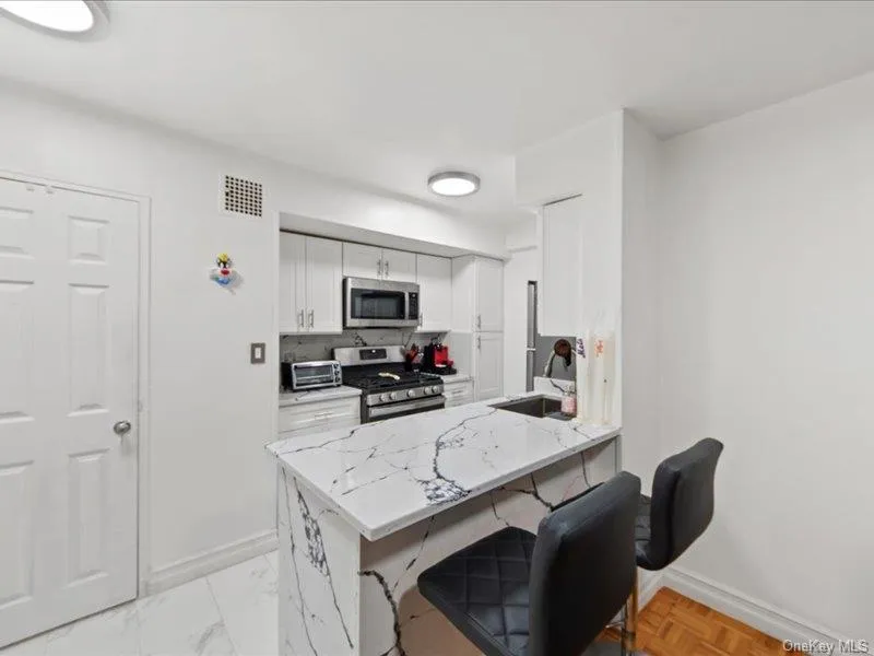 1910 S Pelham Parkway S #3G Bronx, NY 10461