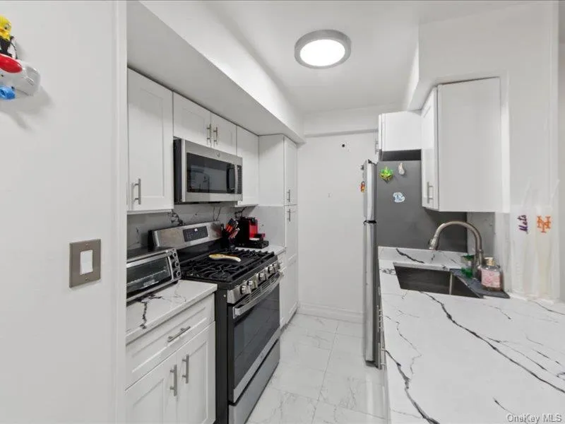 1910 S Pelham Parkway S #3G Bronx, NY 10461