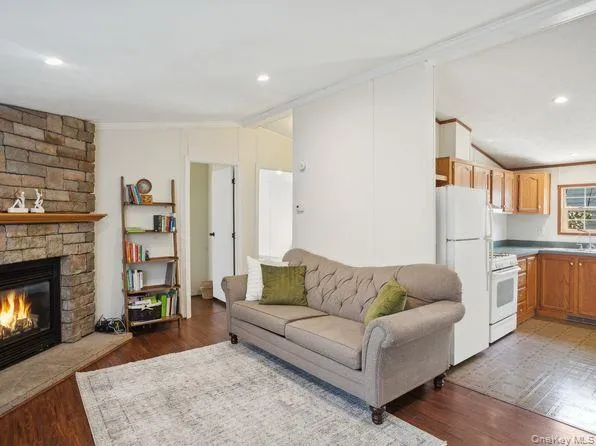 337 Three Mile Harbo #10 East Hampton, NY 11937