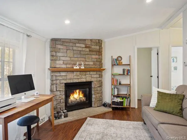 337 Three Mile Harbo #10 East Hampton, NY 11937