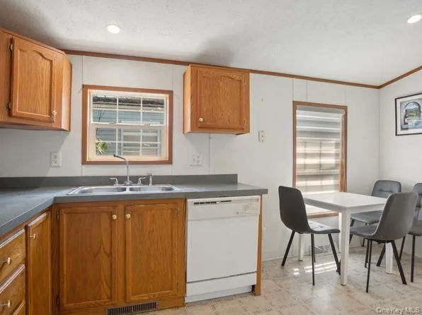 337 Three Mile Harbo #10 East Hampton, NY 11937