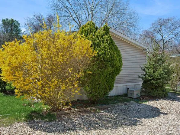 337 Three Mile Harbo #10 East Hampton, NY 11937