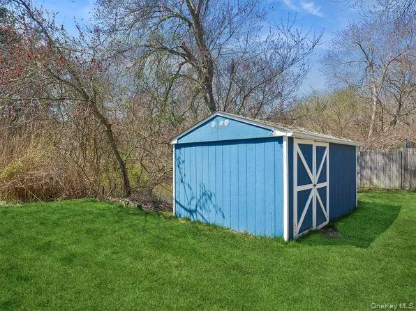 337 Three Mile Harbo #10 East Hampton, NY 11937