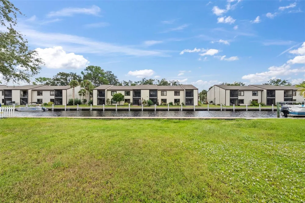 316 MANATEE LANE Tarpon Springs, FL 34689