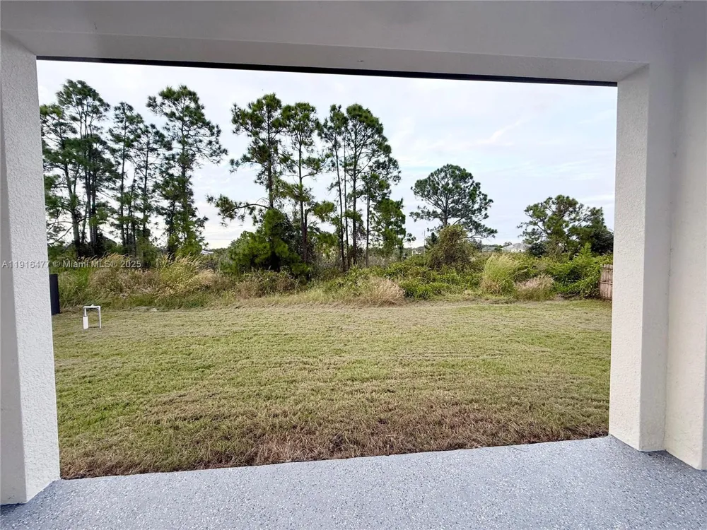 2614 45 Street W Lehigh Acres, FL 33971