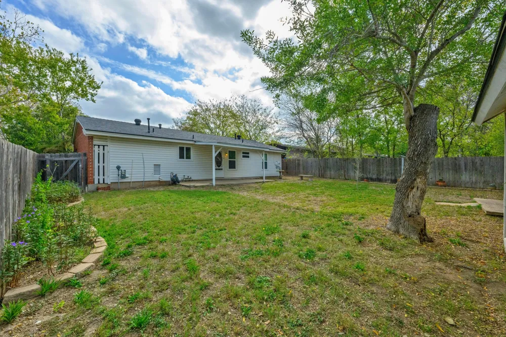 5704 Cedardale Drive Austin, TX 78745
