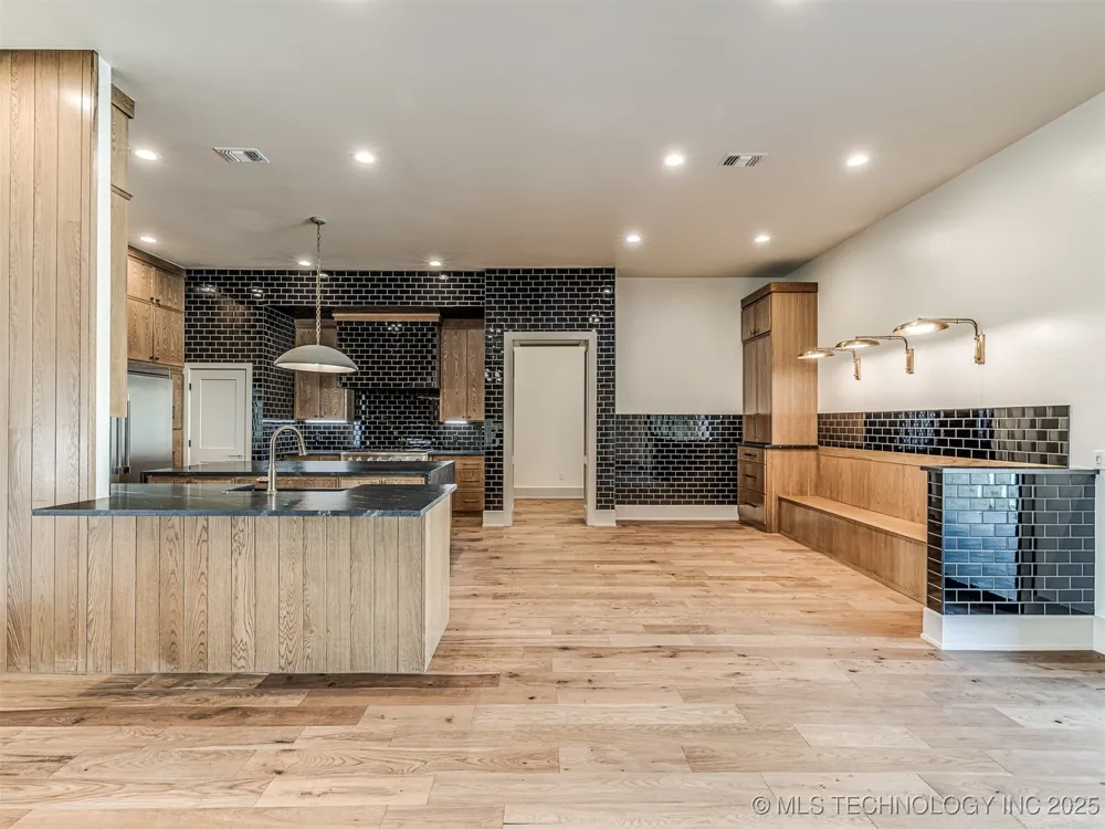 12125 Sunrise Ridge Loop Kingston, OK 73439
