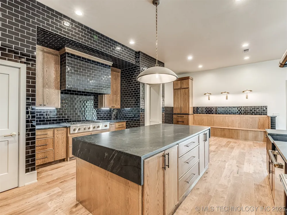 12125 Sunrise Ridge Loop Kingston, OK 73439