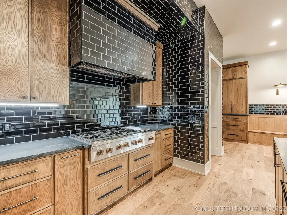 12125 Sunrise Ridge Loop Kingston, OK 73439