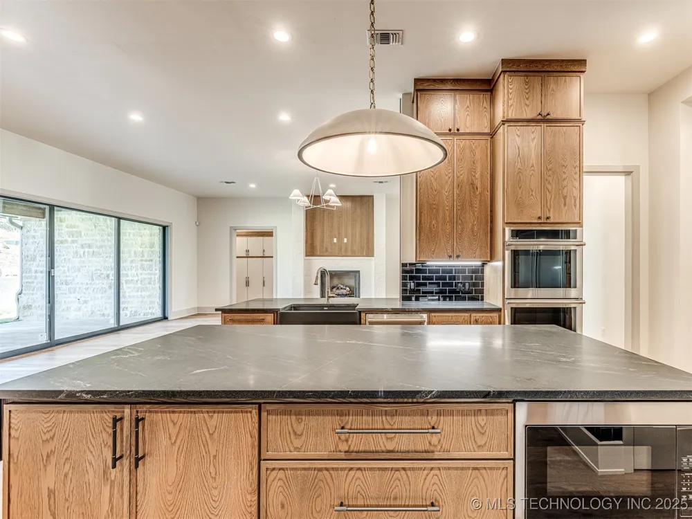 12125 Sunrise Ridge Loop Kingston, OK 73439