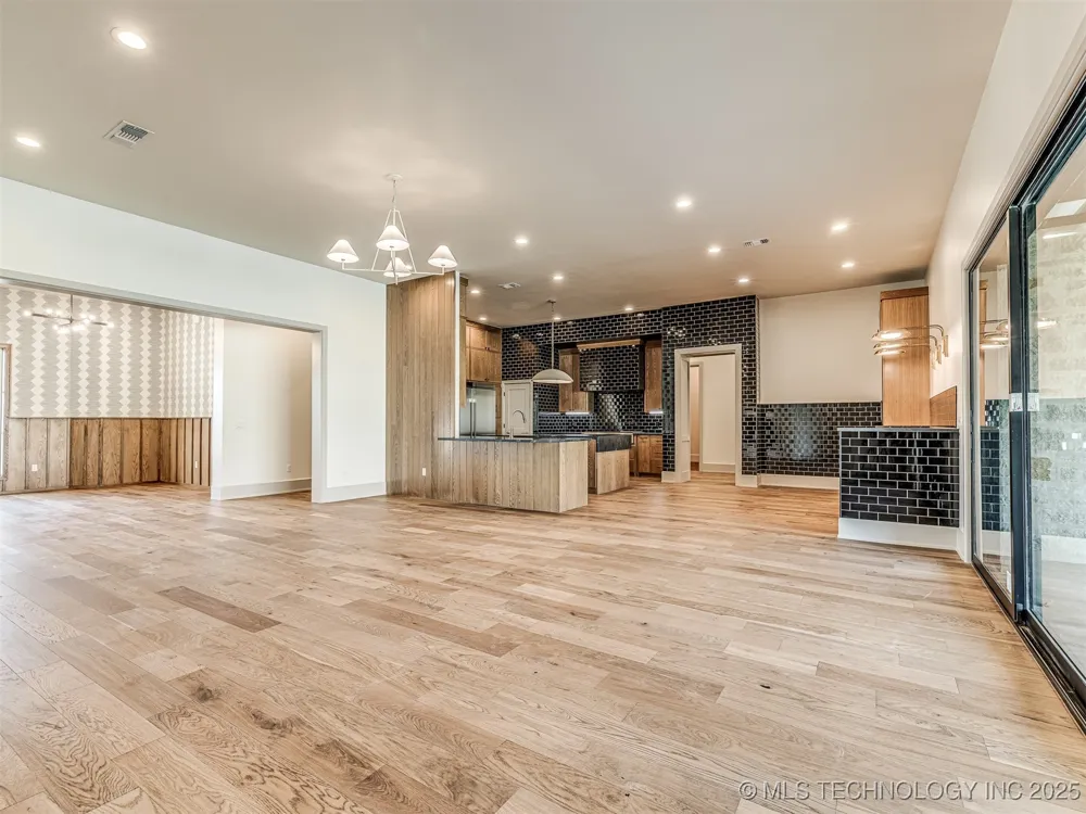 12125 Sunrise Ridge Loop Kingston, OK 73439