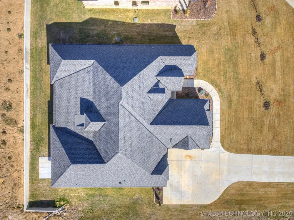 12125 Sunrise Ridge Loop Kingston, OK 73439