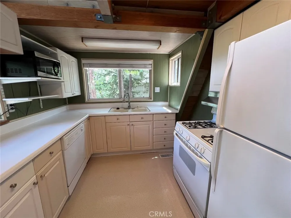27874 Matterhorn Drive Lake Arrowhead, CA 92352