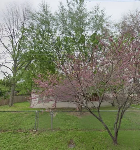 105 E Walnut Drive