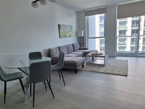 253 NE 2nd St #2606