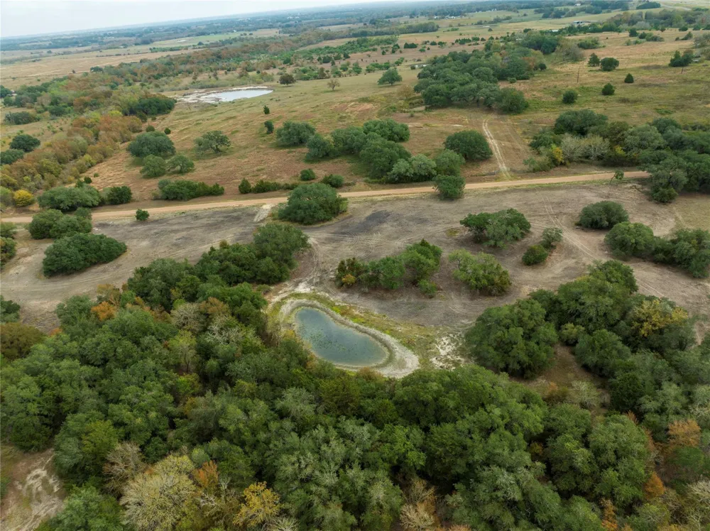 1250 Ladewig Lane Flatonia, TX 78956