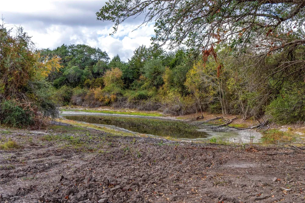 1250 Ladewig Lane Flatonia, TX 78956