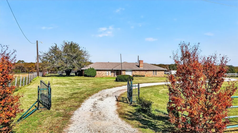 1937 Spring Hill Road Aubrey, TX 76227