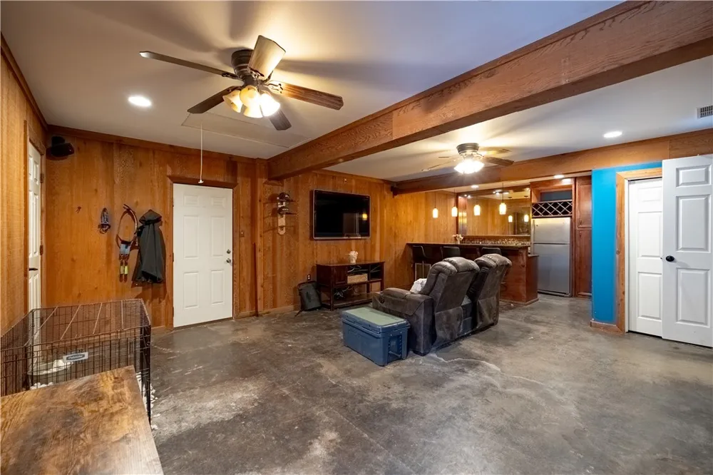 1519 Delwood Alice, TX 78332