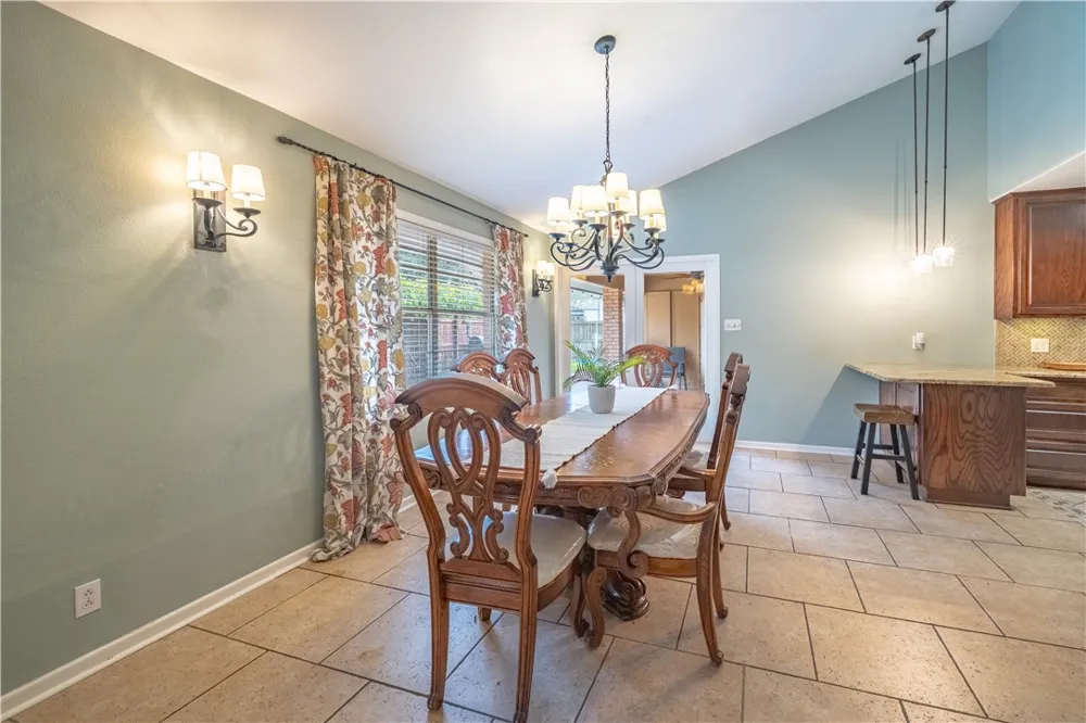 1519 Delwood Alice, TX 78332