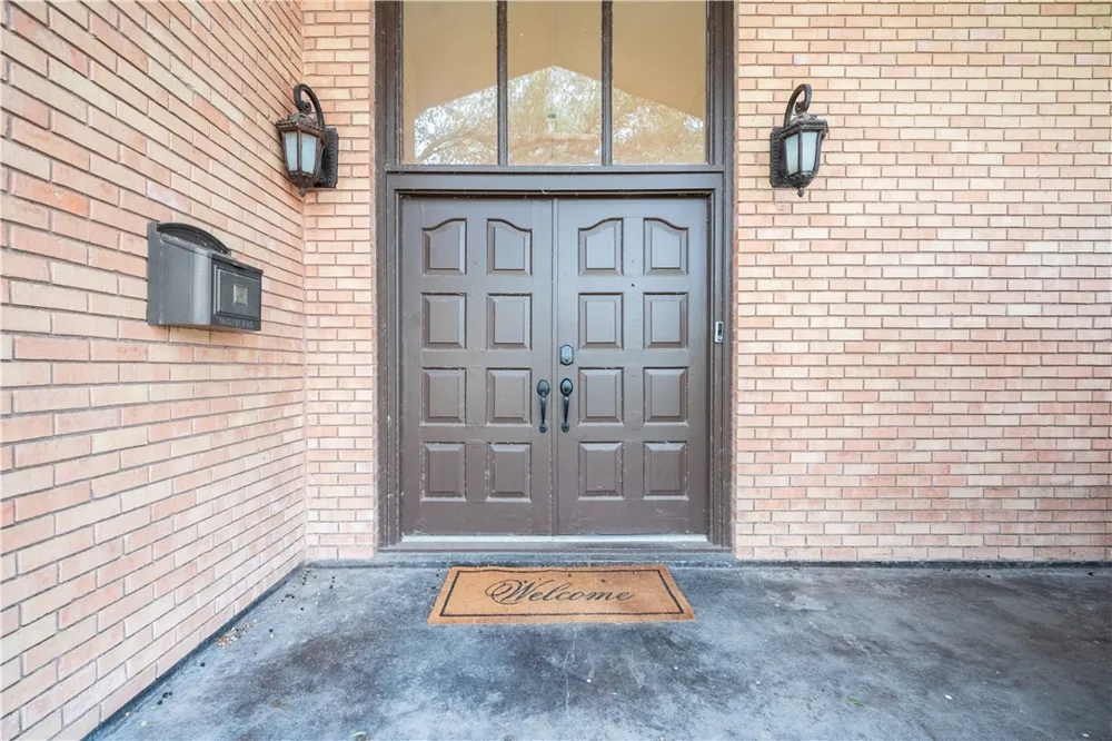 1519 Delwood Alice, TX 78332