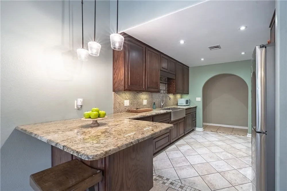 1519 Delwood Alice, TX 78332